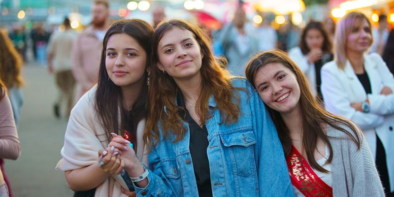 В Москве завершился юбилейный городской выпускной в Парке Горького