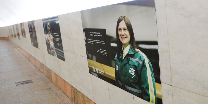 К 8 Марта в метро открылась фотовыставка, посвященная женщинам московского транспорта