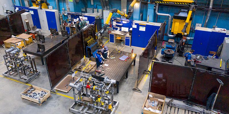 From elevators to flowers: how municipal service providers implement import substitution program