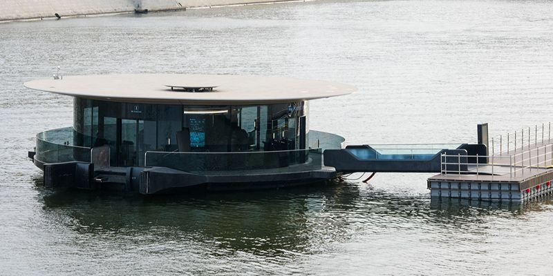 В Москву доставили пять плавучих причалов для пассажиров водного транспорта