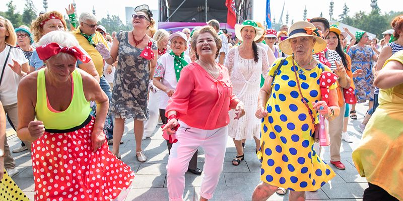 Участники «Московского долголетия» установили мировой рекорд в номинации «Самый массовый танец твист»