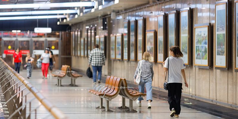 В метро открылась фотовыставка «Пять лет с программой “Мой район”»