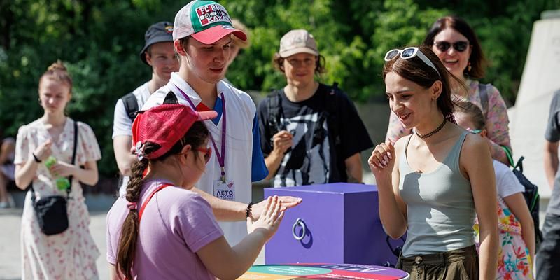 Определены 10 финалистов чемпионата по игре «Камень, ножницы, бумага»