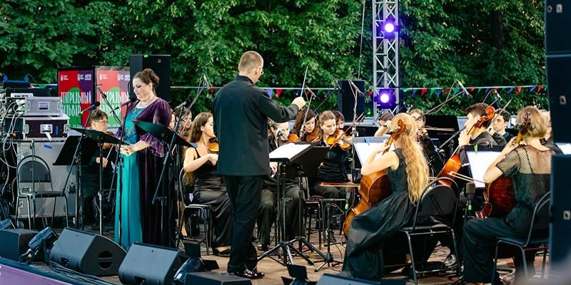 Спектакли, танцевальные разминки и мастер-классы: как прошли первые выходные в рамках фестиваля «Театральный бульвар»