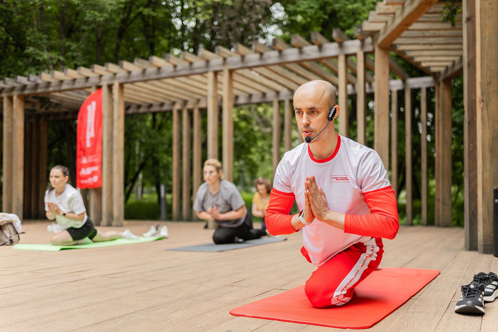 В рамках проекта «Спортивные выходные» проходят бесплатные тренировки по йоге, инсайд-флоу, растяжке и пилатесу