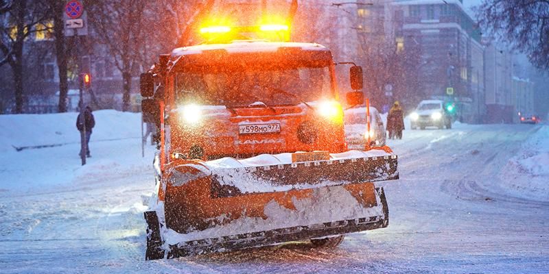 Уборку снега в Москве ведут круглосуточно