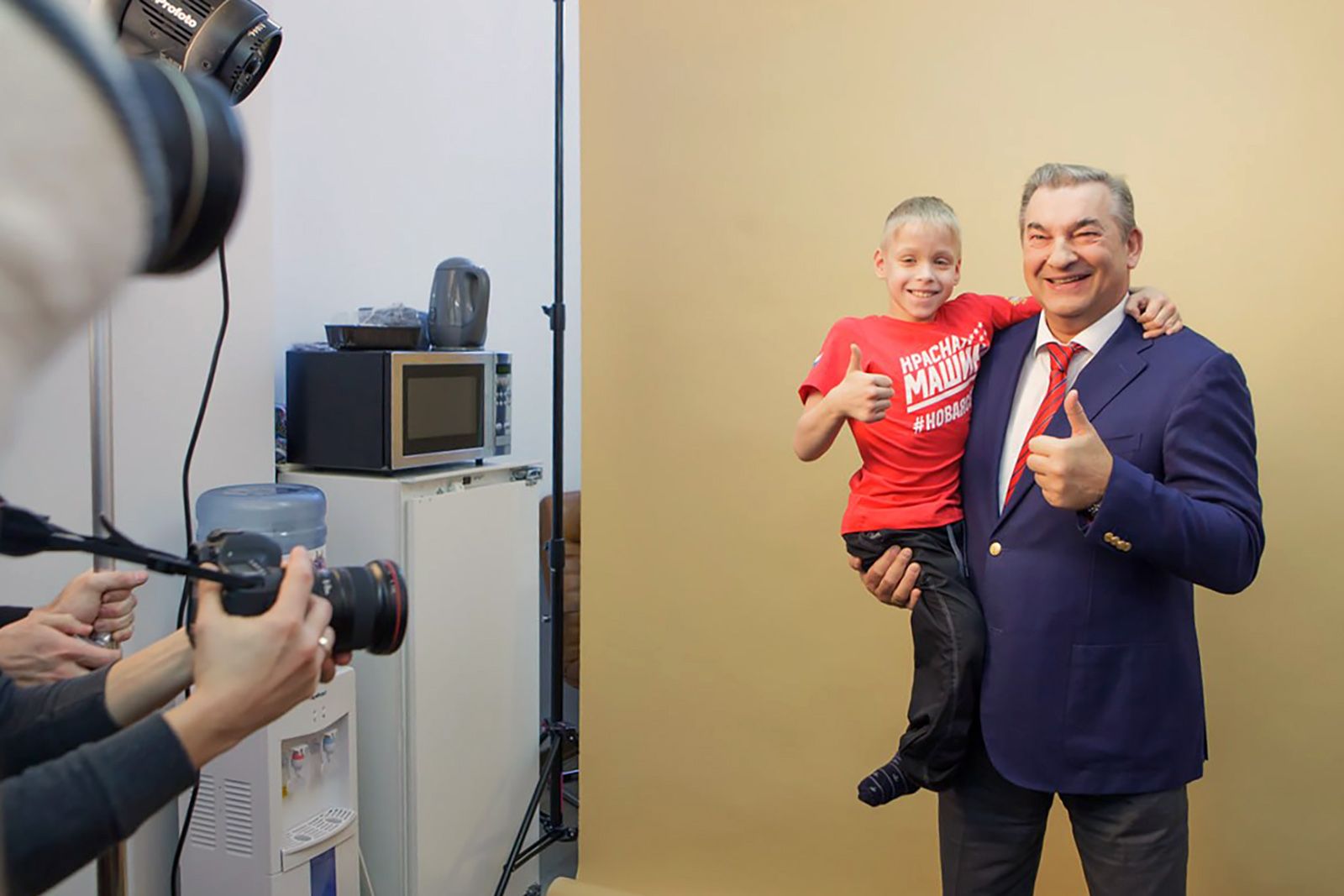 Добро в объективе: как фотографы помогают благотворительным фондам Москвы