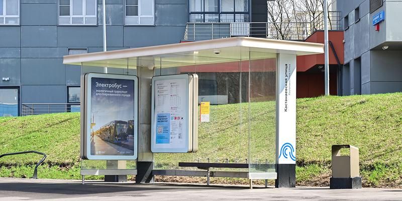 Более тысячи новых остановочных павильонов установили в Москве в этом году