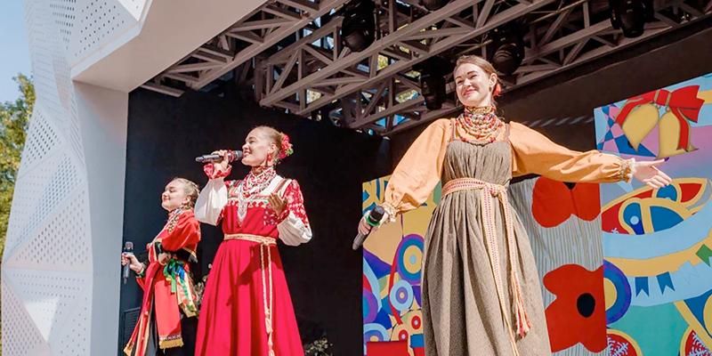 В Московской усадьбе Деда Мороза отметят Яблочный Спас
