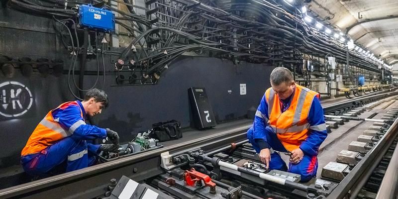 Более девяти километров путей и почти 25 километров кабельных линий обновили в московском метро с начала года