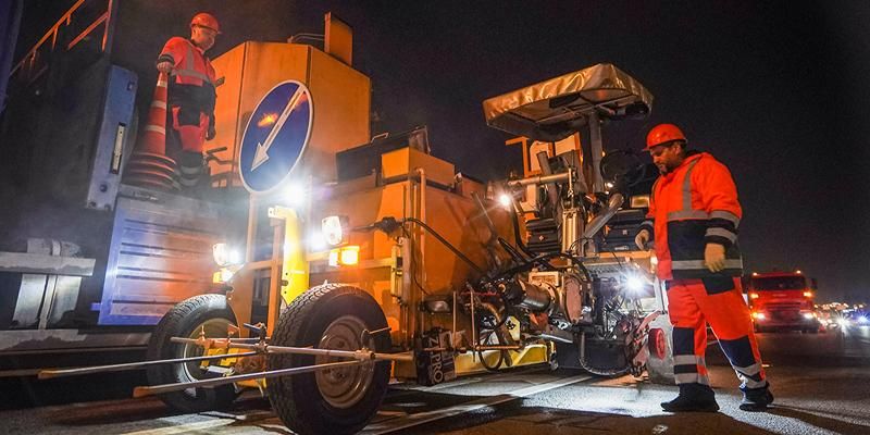Как в столице выполняют обновление дорожной разметки