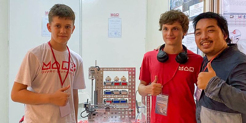 Кораблик на пульте управления, умные ворота и роботы: что изобретают столичные школьники