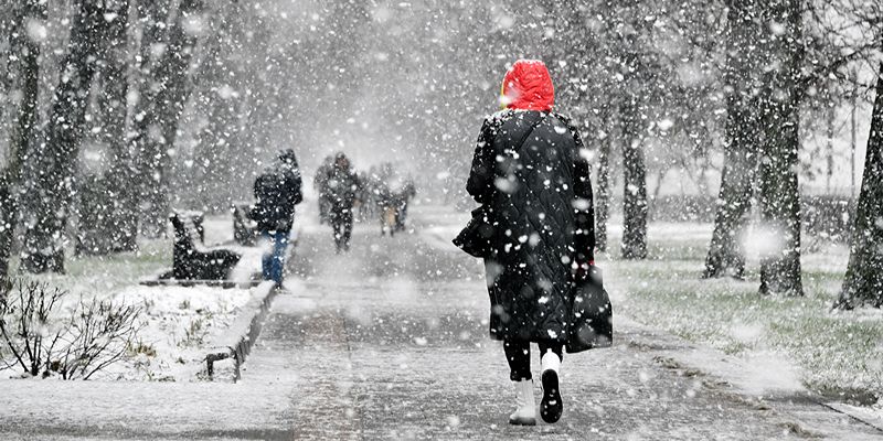 Снег и гололедица: в ближайшие часы в Москве сохранится непогода