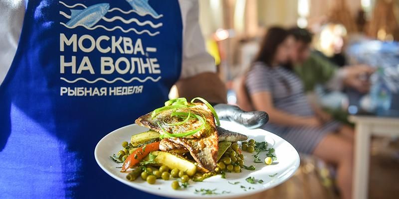 Рыбные аукционы, шеф-поединки, кулинарные мастер-классы: что предлагают столичные рынки москвичам и туристам