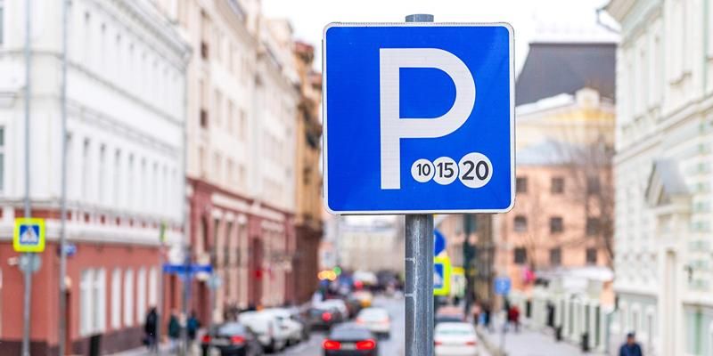 Парковаться на улицах столицы 23 февраля можно будет бесплатно