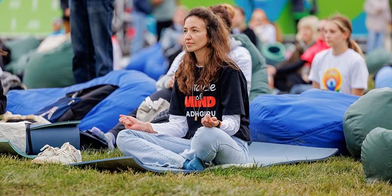 Как прошел Международный день йоги на ВДНХ