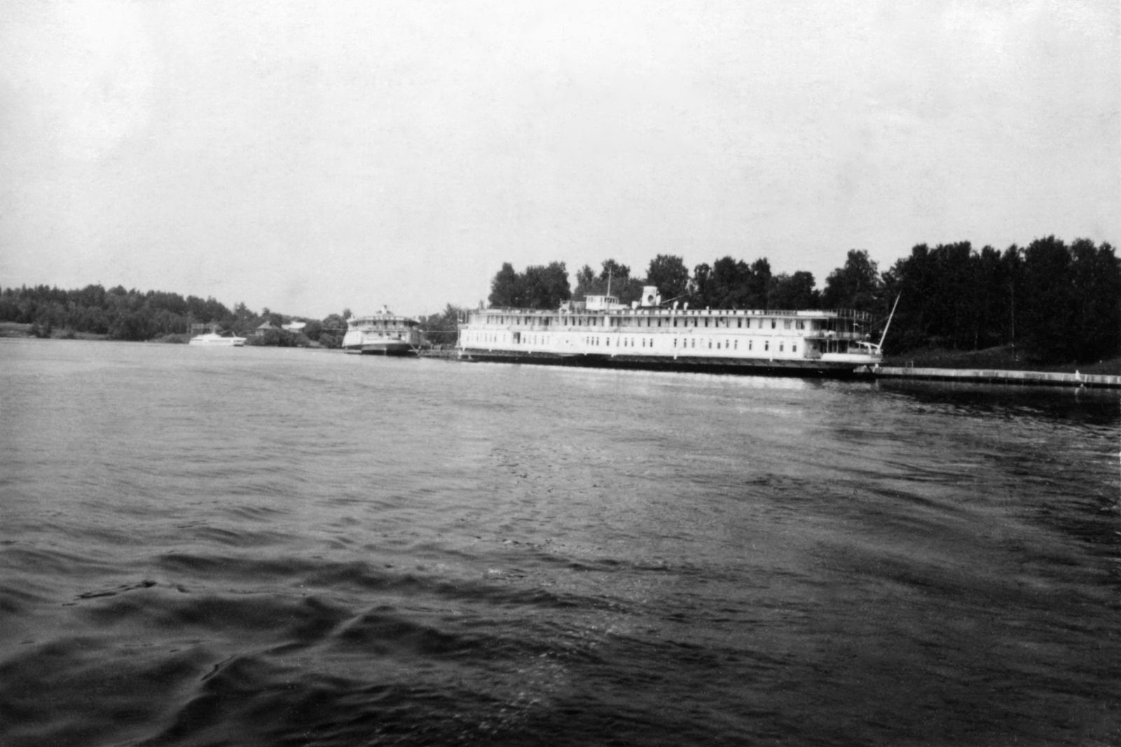 На Учинском водохранилище канала имени Москвы. Л. А. Раскин. Московская обл.1950-е гг. Главархив Москвы
