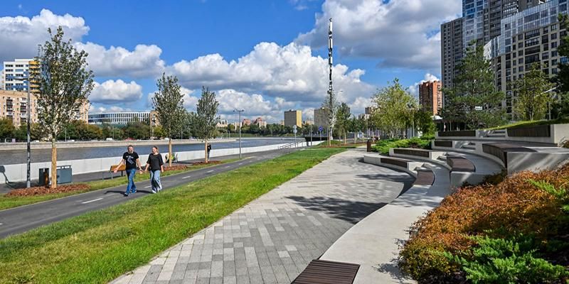 На верхнем уровне Крутицкой набережной благоустроят пешеходную зону