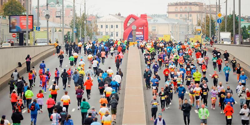 Около 30 тысяч человек пробежали Московский марафон по центральным улицам города