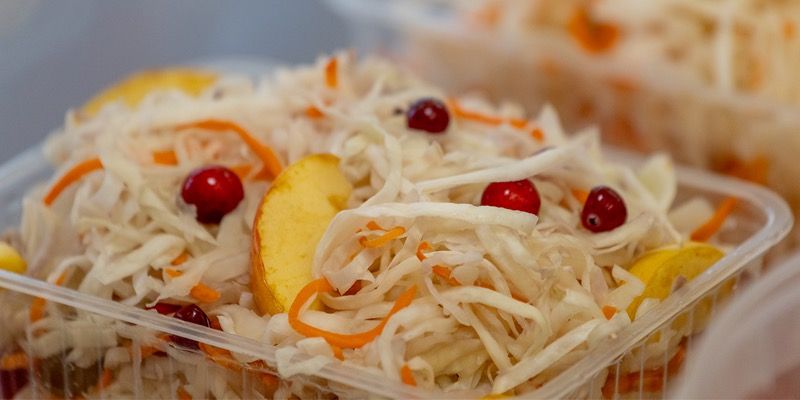 Квашеная капуста, сухофрукты и не только: что купить на московских ярмарках для поддержки организма в начале весны