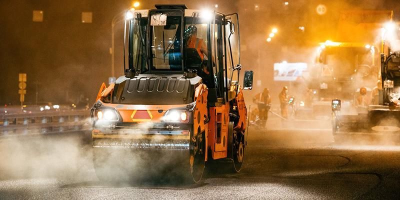 На ряде улиц в центре столицы ограничили движение в связи с заменой асфальта