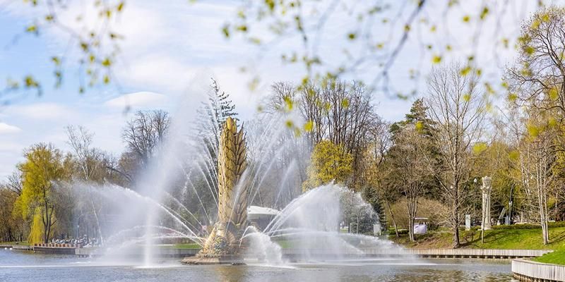 Тепло и небольшие дожди: москвичам обещают летнюю погоду