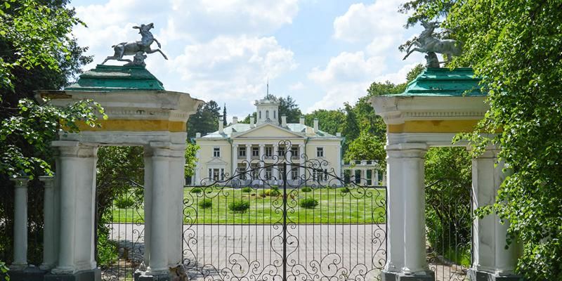 Классицизм и псевдоготика: усадьбу Валуево отреставрируют