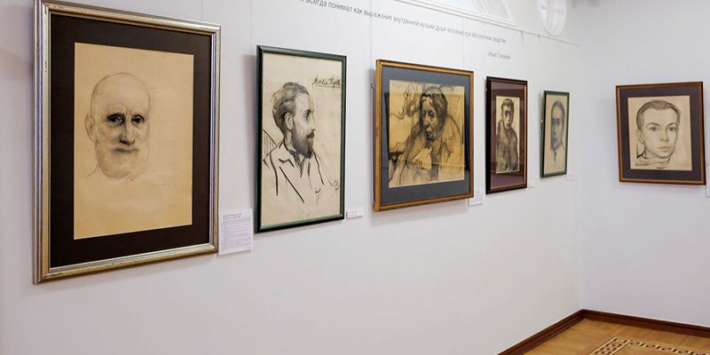 Портрет за 10 минут и другие истории. Идем на выставку в Галерее Ильи Глазунова