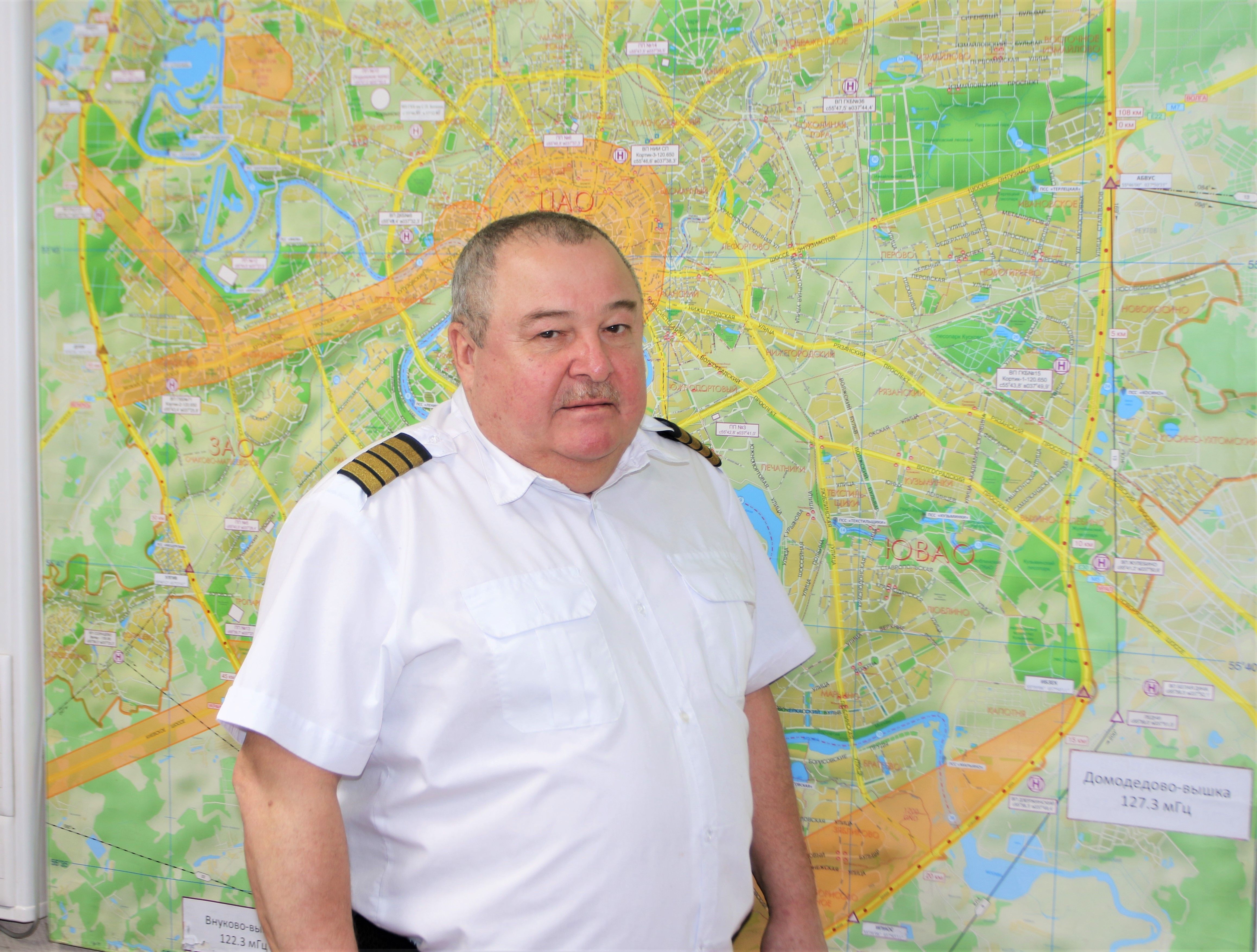 Старший диспетчер смены Московского авиацентра Олег Соловов