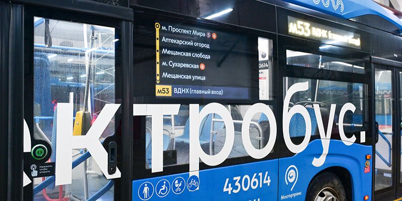 Понятно и удобно: на электробусах и автобусах обновили боковые медиапанели