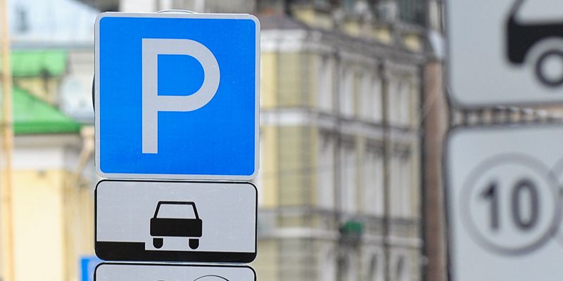 Бесплатно в праздники: водителям напоминают о режиме работы парковок Москвы