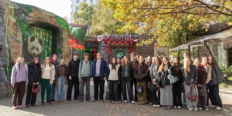 Ученики столичных медиаклассов начали проходить практику в Московском зоопарке и музее «Динамо» в рамках проекта «Учебный день в музее»