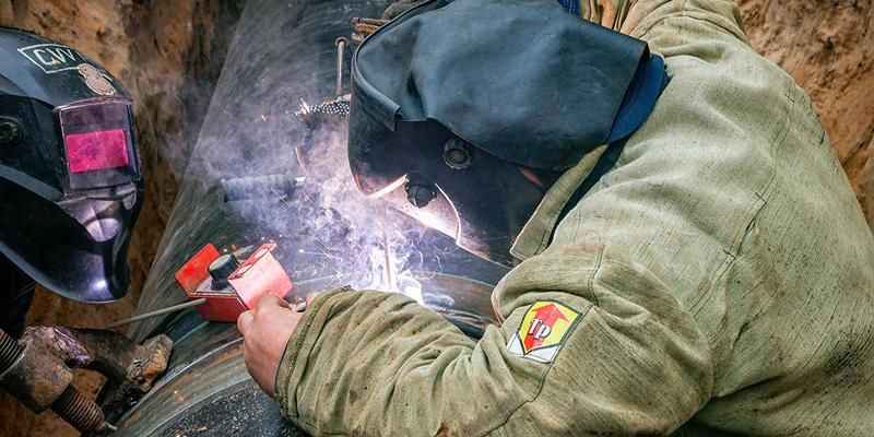 Специалисты строят газопровод высокого давления для индустриального парка