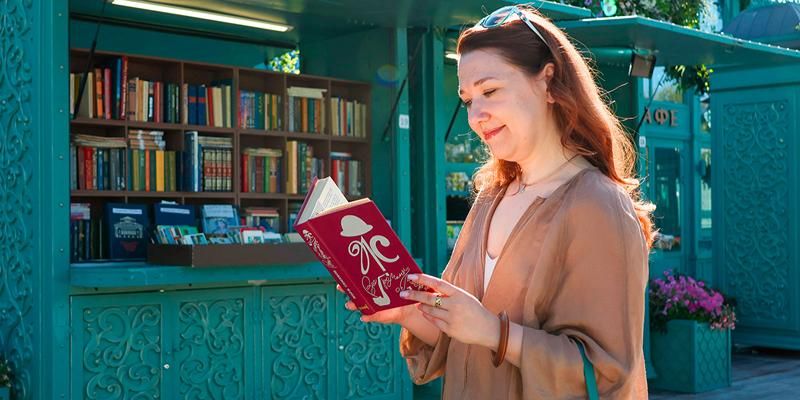 От детских книг до словарей: какие издания представлены на винтажном маркете в «Коломенском»