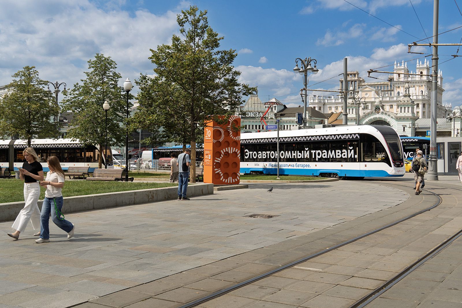 В столице открылись тематические инсталляции к 70-летию Дня строителя