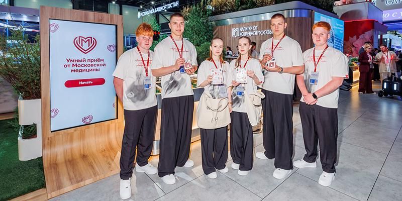 Продукцию студентов столичных колледжей представили на Петербургском международном экономическом форуме