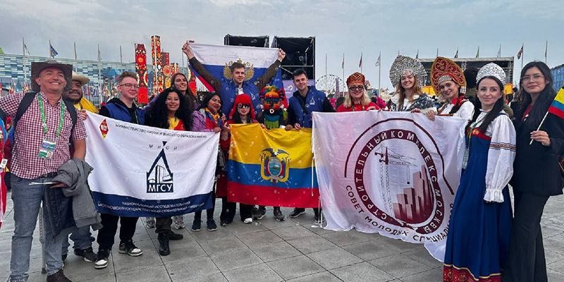 Молодые специалисты Стройкомплекса приняли участие в международном фестивале молодежи в Сочи