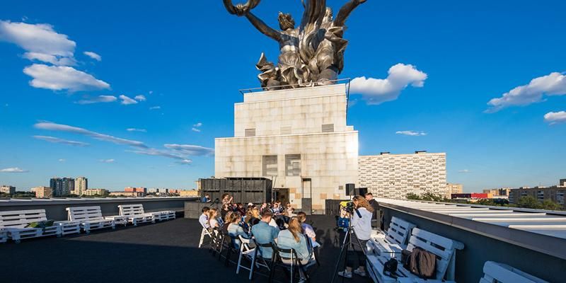 Спектакли, лекции и музыка на крыше: на ВДНХ начался летний сезон