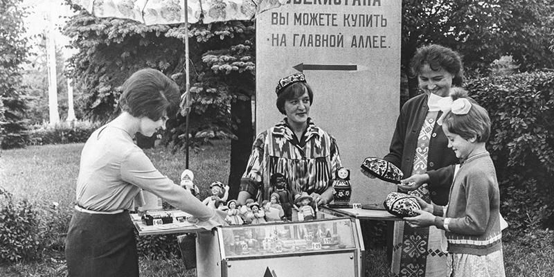 Новые кафе и сувенирная продукция: Главархив &ndash; о том, как ВДНХ готовили к XII фестивалю молодежи и студентов