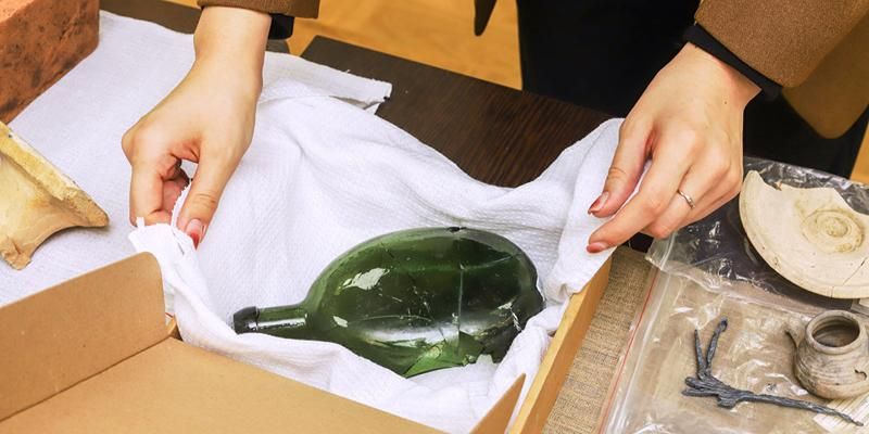 Орнаментированная рукоятка, муравленый изразец, перстень XII века: какие находки обнаружили археологи в 2024 году