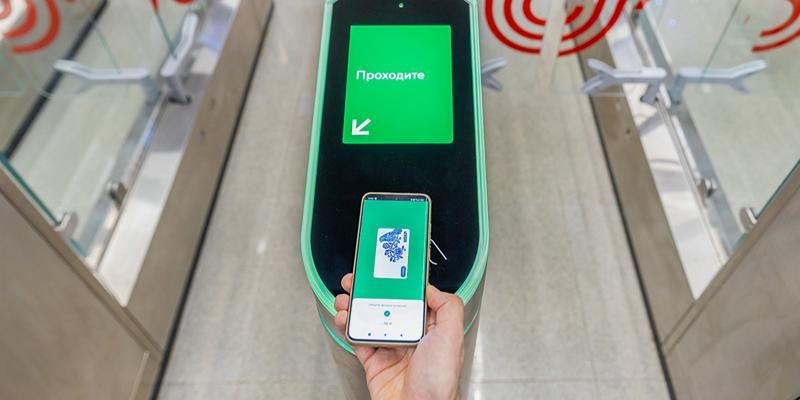 Пассажиры транспорта получат кешбэк за оплату проезда смартфоном или по биометрии