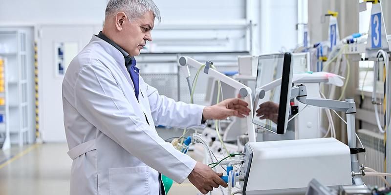 В столице открыли первое в России производство аппаратов ИВЛ для новорожденных