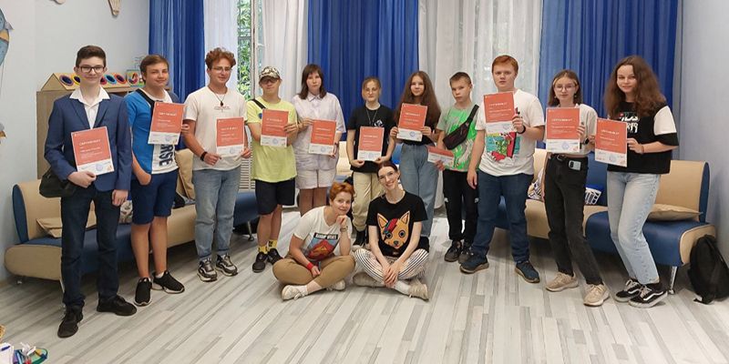 Актерское мастерство, психологические тренинги и настольные игры: что ждет участников подростковых клубов семейных центров Москвы