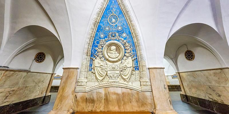 Музей под землей. На каких станциях московского метро можно найти символы Великой Отечественной войны