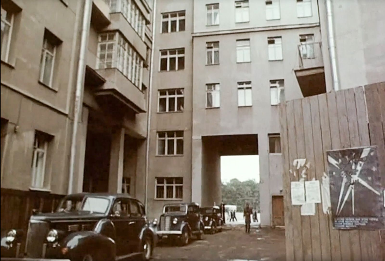 Кадр из фильма «Брызги шампанского». Режиссер Станислав Говорухин. 1989 год.