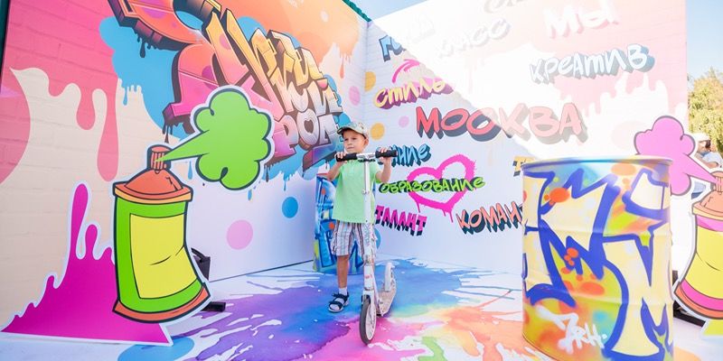 Юные художники представили свое видение Москвы на конкурсе «Яркий город»