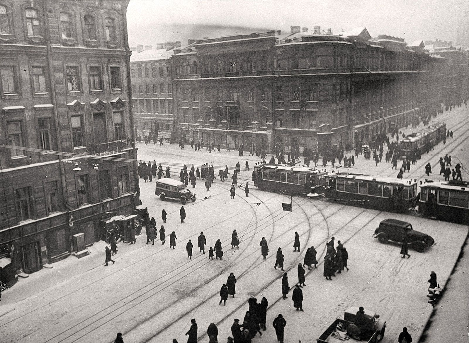 Проспект 25 Октября (Невский проспект). Фото С. Струнникова. Декабрь 1942 года. Главархив Москвы 