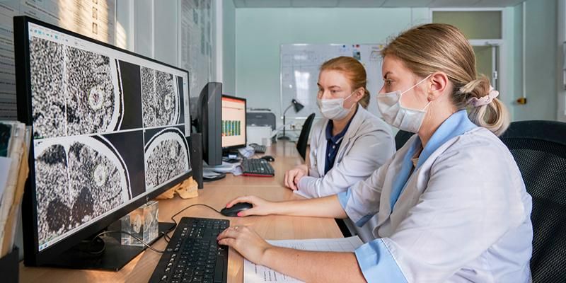 Точная диагностика заболеваний и быстрая обработка обращений: чем еще полезен искусственный интеллект