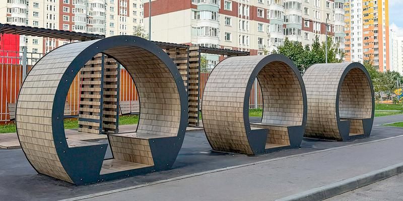 Перголы, парковые качели и садовые диваны: новые пространства для отдыха обустроили в Москве