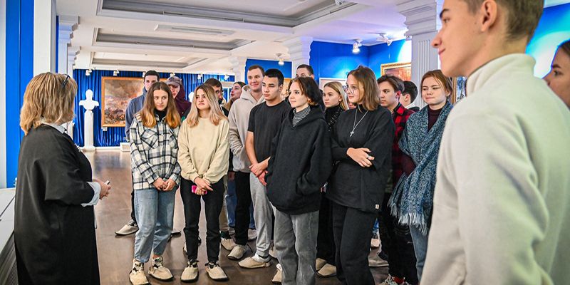 Встречи с героями и экскурсии по местам боевой славы: какие мероприятия пройдут ко Дню Героев Отечества